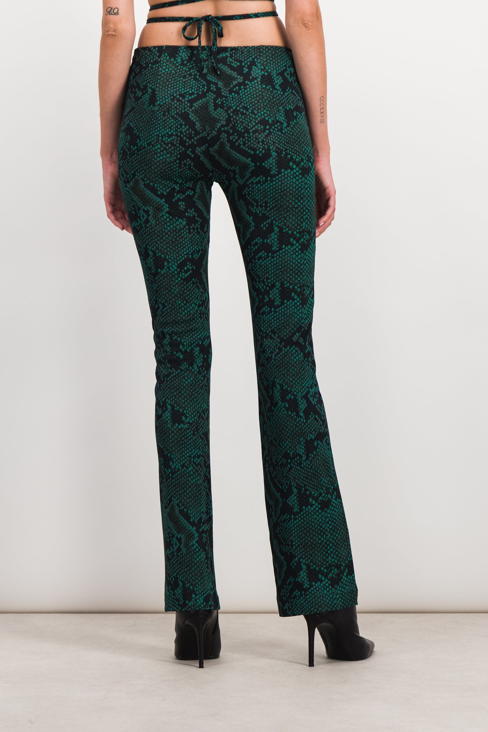 Atlein – Green snake print slim straight leg pants – Renaisa