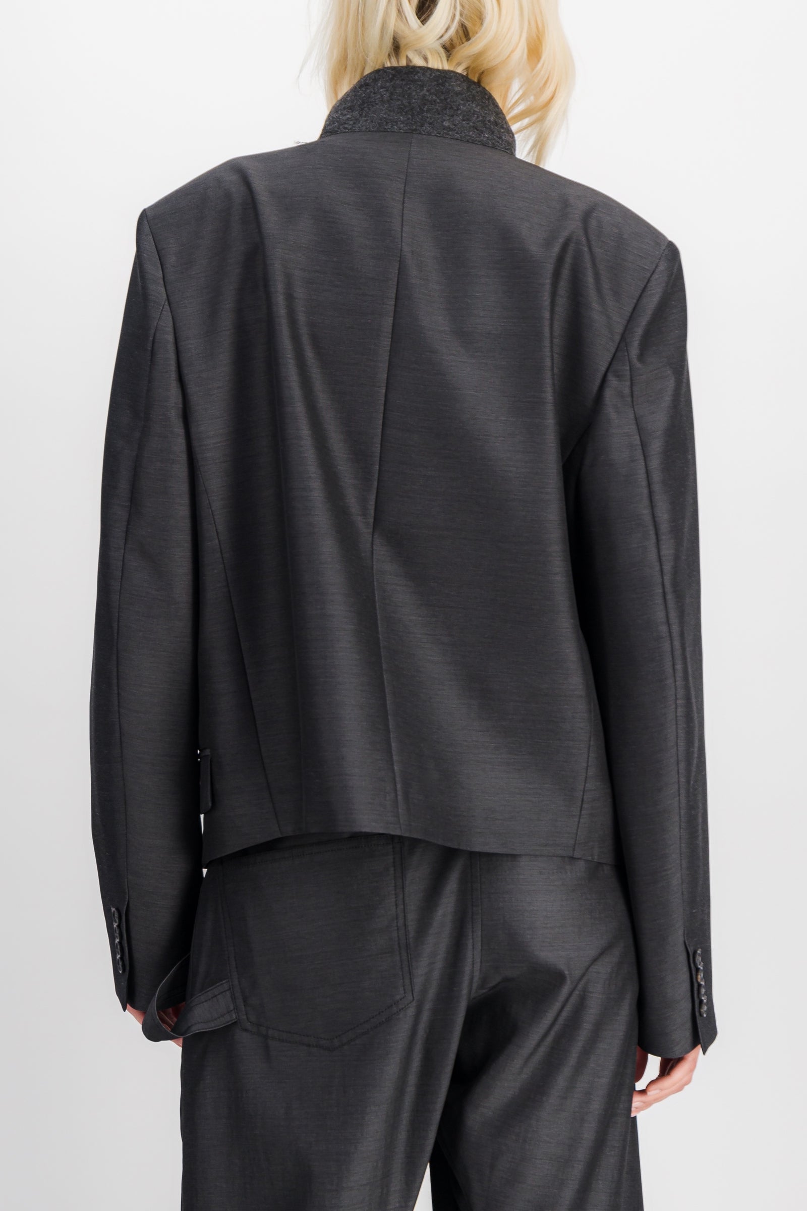 【送料&関税込】J.W. Anderson Blazer In Beige Viscose Zippered pocket chambray-style blazer | JW Anderson | Shop